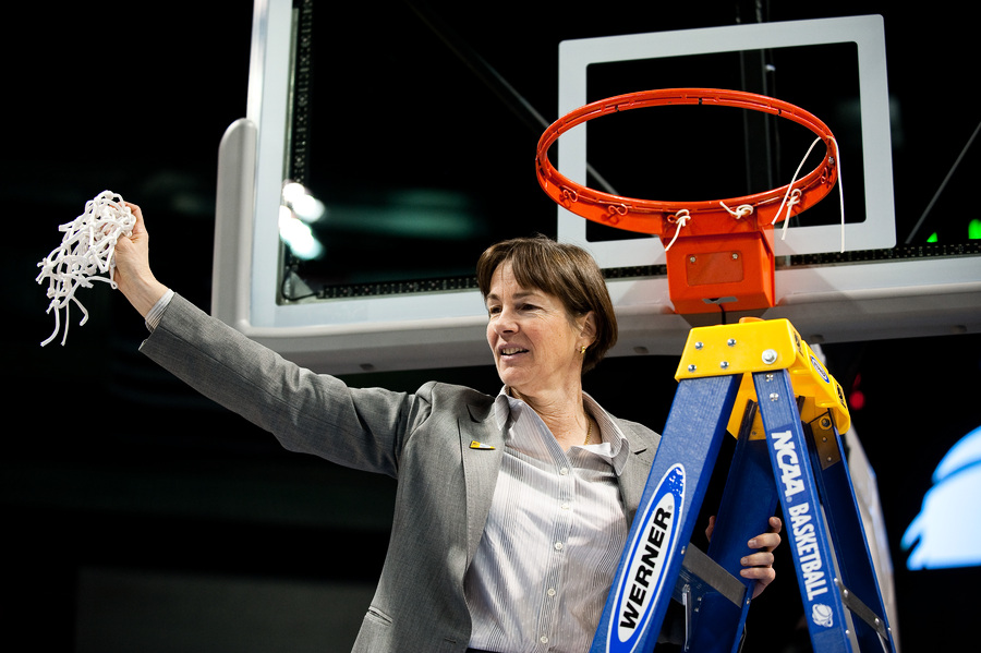 Тара Вандервер (Tara VanDerveer), фотография к факту